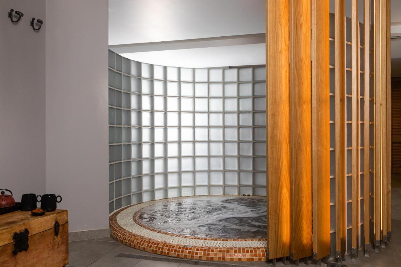 Hotel Du Lac Congress Center & Spa Yanya Dış mekan fotoğraf A modern spa