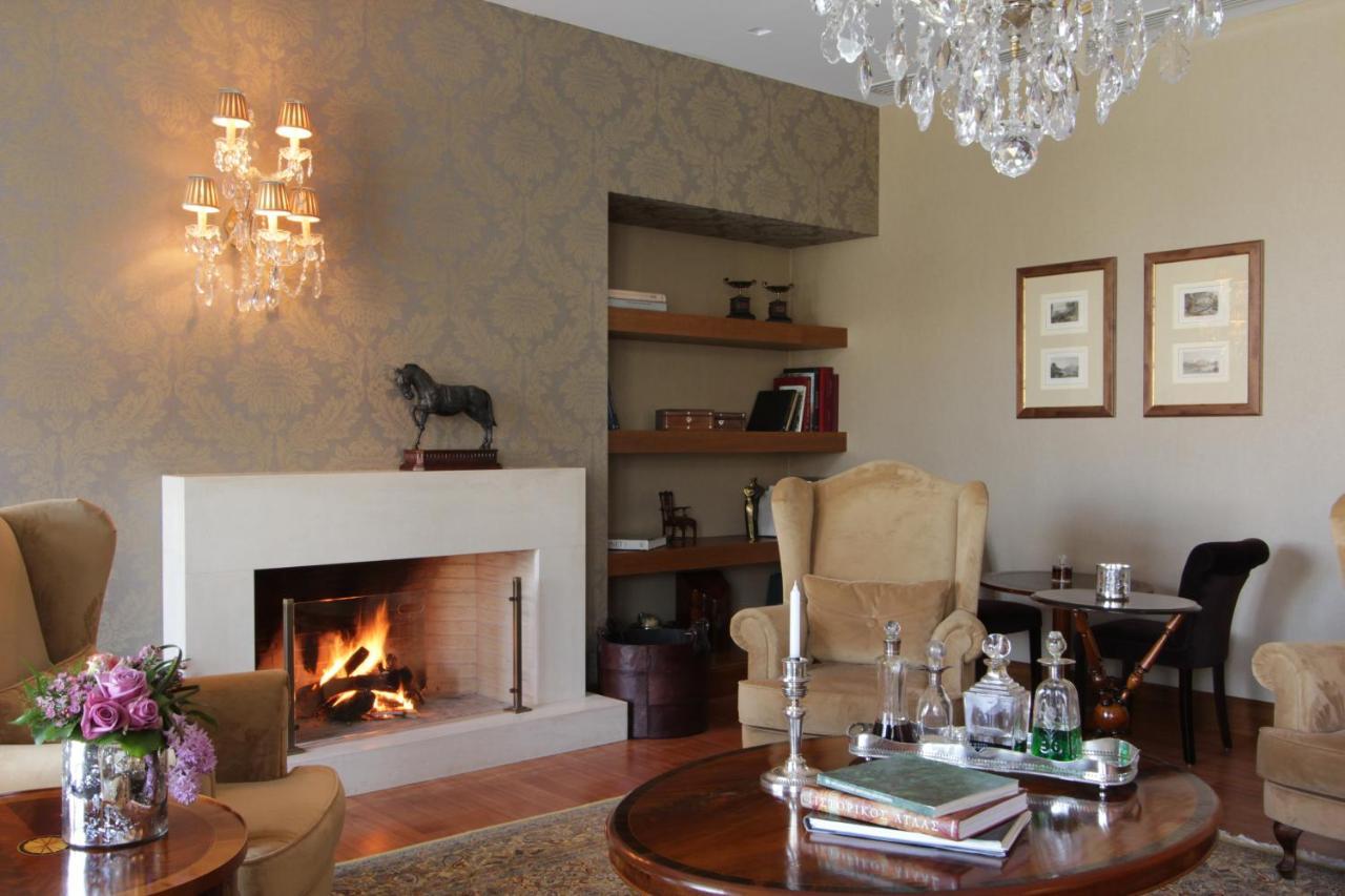 Hotel Du Lac Congress Center & Spa Yanya Dış mekan fotoğraf A fireplace in a living room