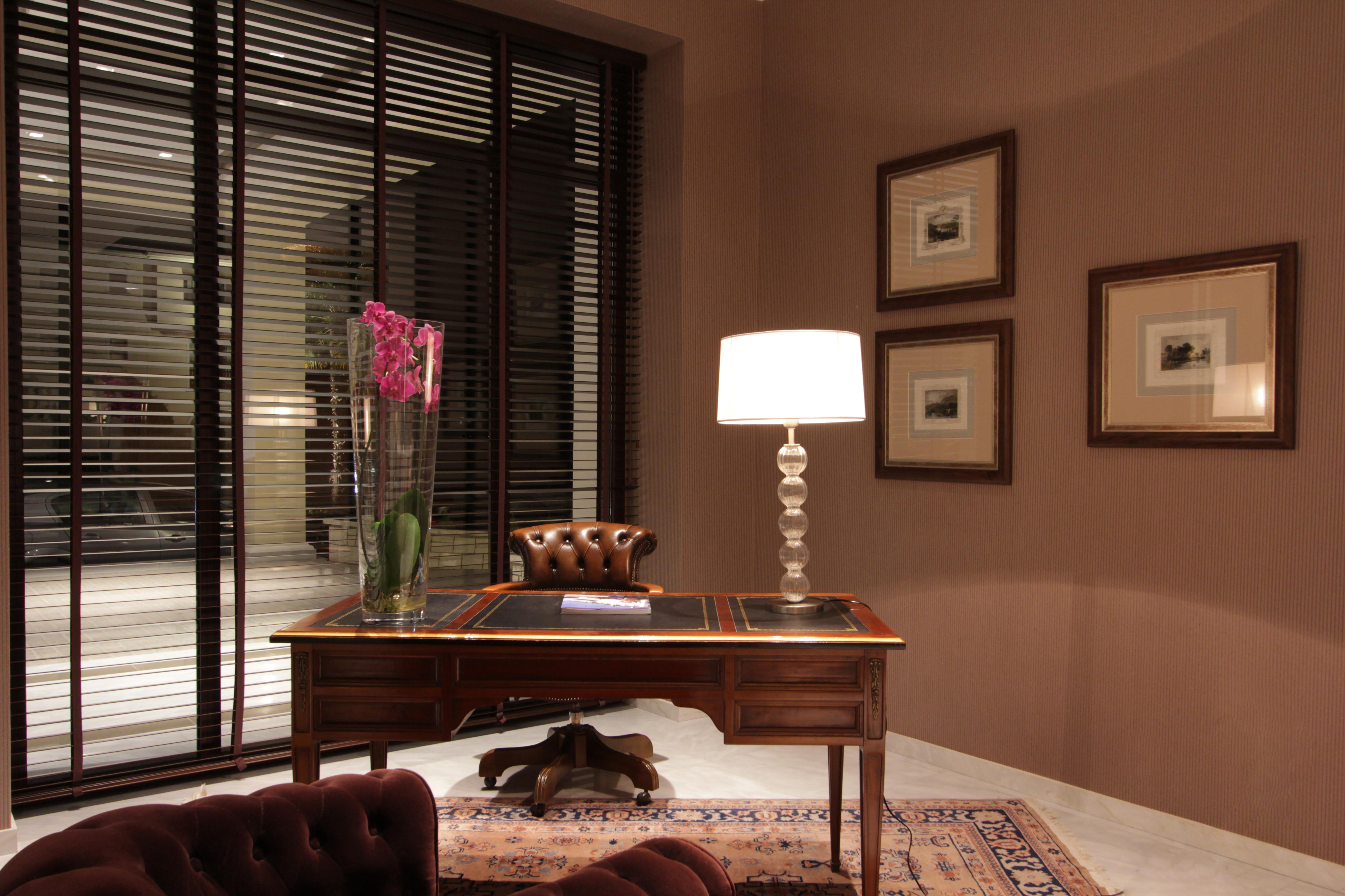 Hotel Du Lac Congress Center & Spa Yanya Dış mekan fotoğraf A room with a table lamp