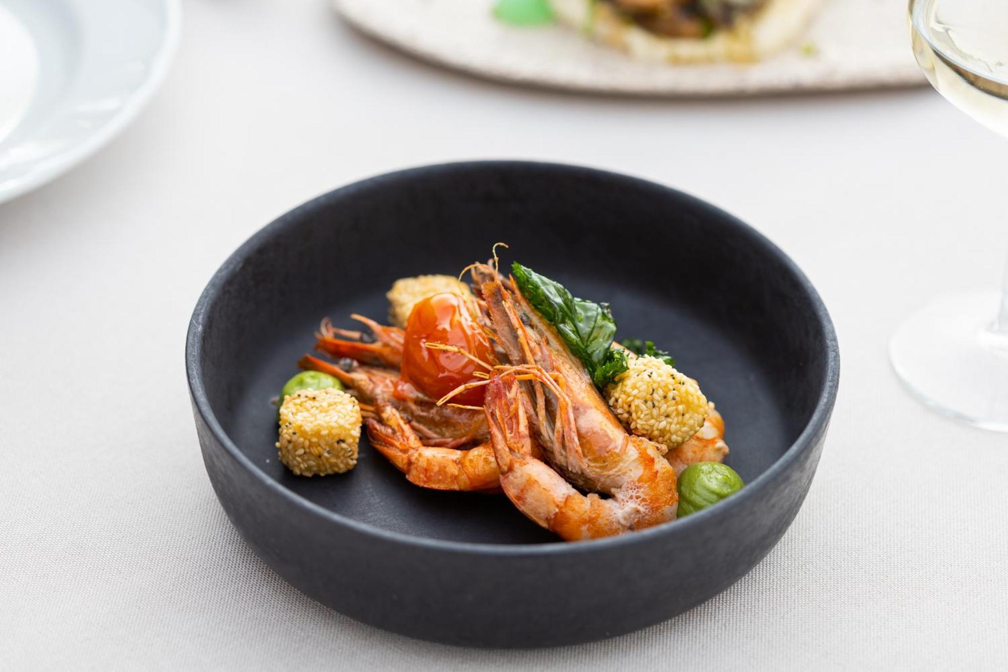 Hotel Du Lac Congress Center & Spa Yanya Dış mekan fotoğraf A prawn dish at the restaurant
