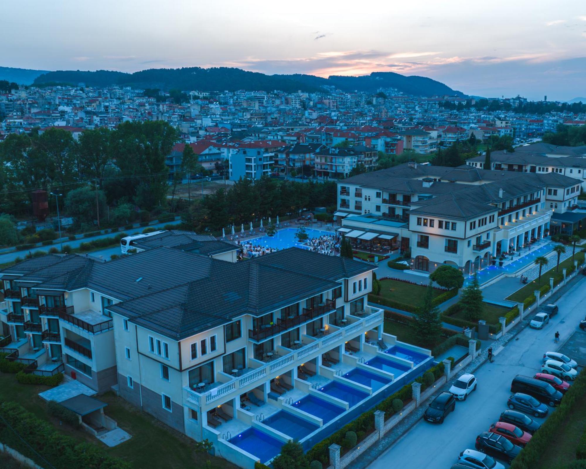 Hotel Du Lac Congress Center & Spa Yanya Dış mekan fotoğraf Residential buildings in the district